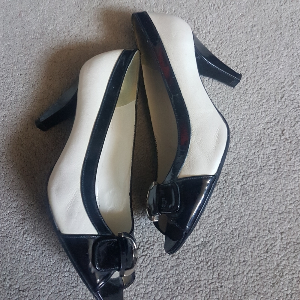 Stuart weitzman peep toe pumps, sz 8